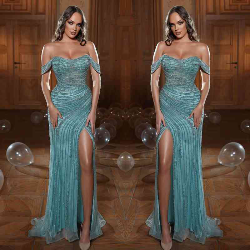 Bezauberndes grünes Ballkleid, trägerlos, schulterfrei, mit Paillettenschlitz