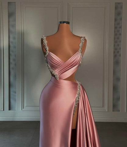 Glamouröses rosa Ballkleid mit herzförmigem Spaghettiträger und hohem Schlitz