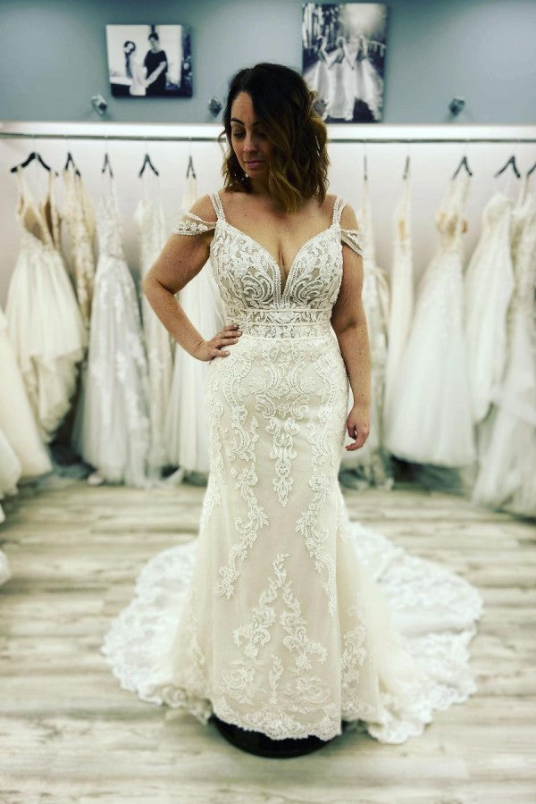 Edles Meerjungfrau-Brautkleid mit Herzausschnitt, Spaghettiträgern, Spitze und bodenlangen Applikationen