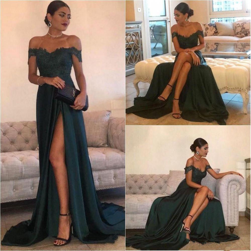 Dunkelgrünes, schulterfreies Spitzen-Abschlussballkleid