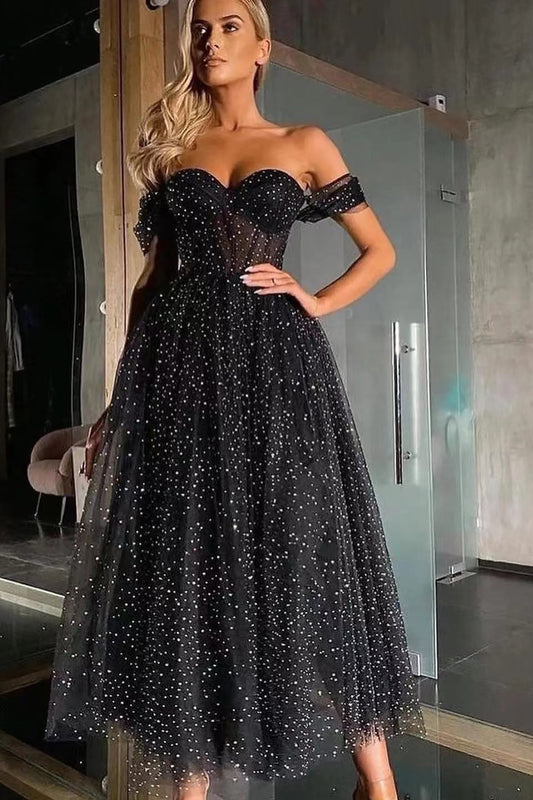 Schwarzes, schulterfreies, herzförmiges Ballkleid in A-Linie mit Perlen und Tüll