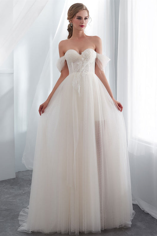 Schulterfreies, langes Brautkleid aus Tüll