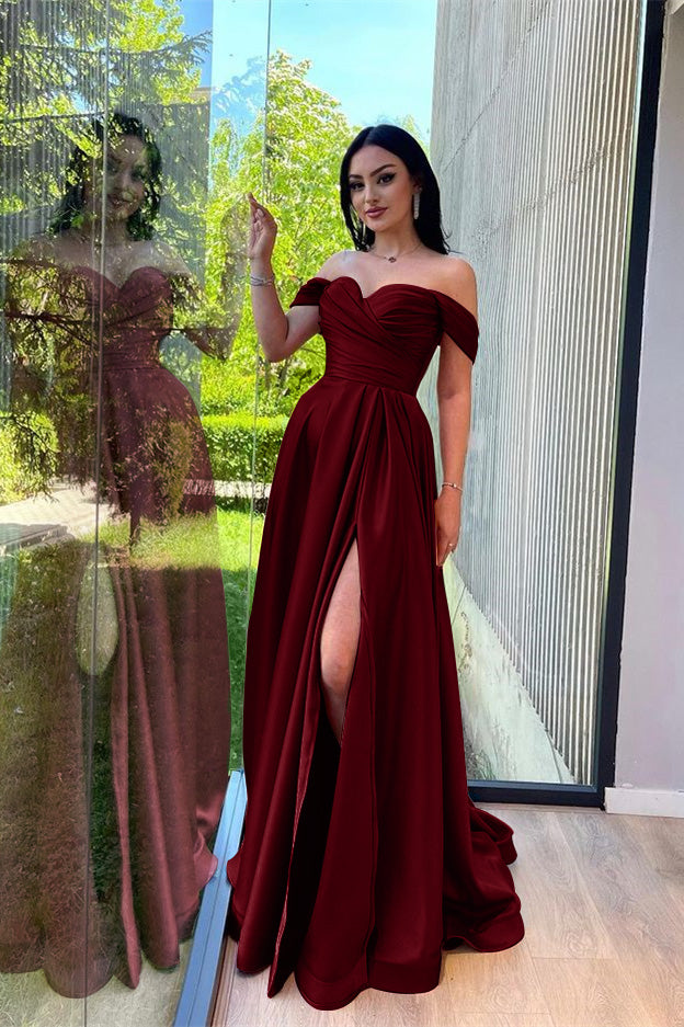 Herrliches, schulterfreies Abendkleid in Altrosa mit Schlitz vorne und Herzausschnitt