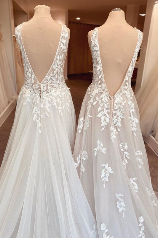 A-Linie-Brautkleid mit V-Ausschnitt, offenem Rücken, Rüschen und Spitzenapplikationen