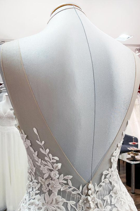 Langes, ärmelloses Tüll-Brautkleid in A-Linie mit Spitzenapplikationen