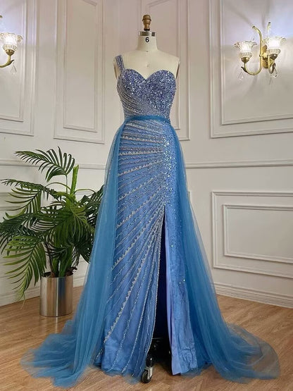 Elegantes, ärmelloses, schulterfreies Abendkleid im Meerjungfrau-Stil mit Pailletten und Tüll-Überrock
