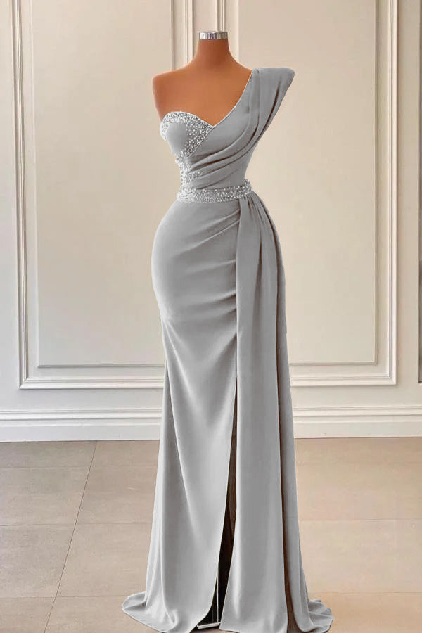Salbeifarbenes One-Shoulder-Schlitz-Meerjungfrau-Abschlussballkleid mit Perlen