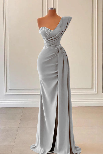 Salbeifarbenes One-Shoulder-Schlitz-Meerjungfrau-Abschlussballkleid mit Perlen