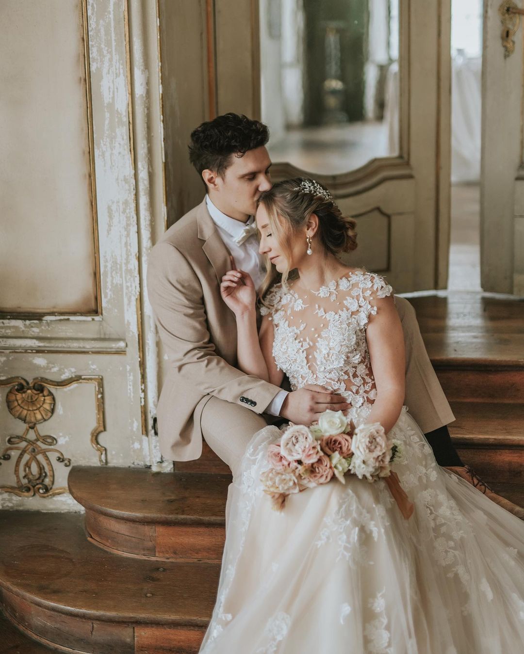 Langes Boho-Hochzeitskleid aus Tüll in A-Linie mit Spitzenapplikationen