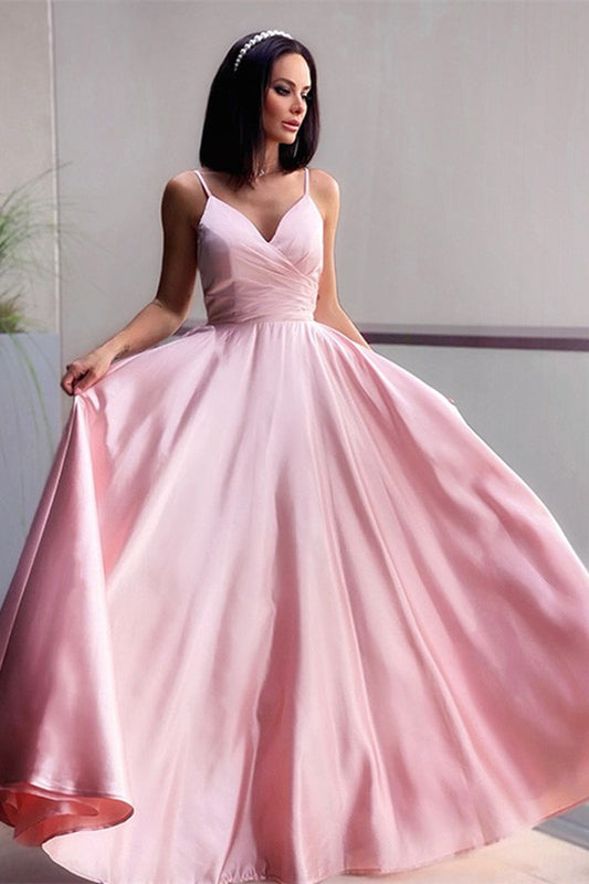 Errötendes rosafarbenes Ballkleid mit Spaghettiträgern