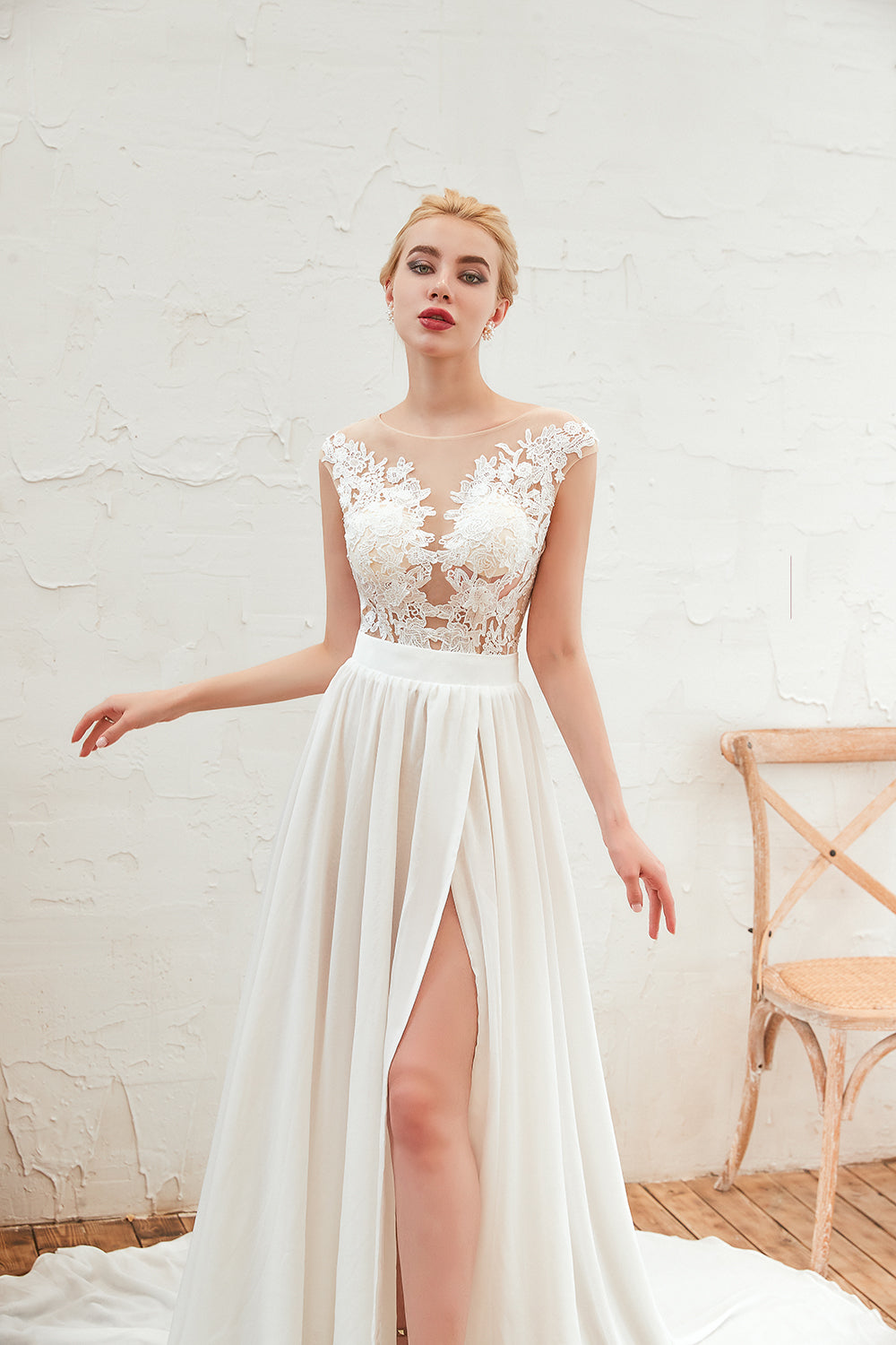 Bateau-Brautkleid mit Applikationen, Spitze, A-Linie, Chiffon mit Rüschen und Schlitz