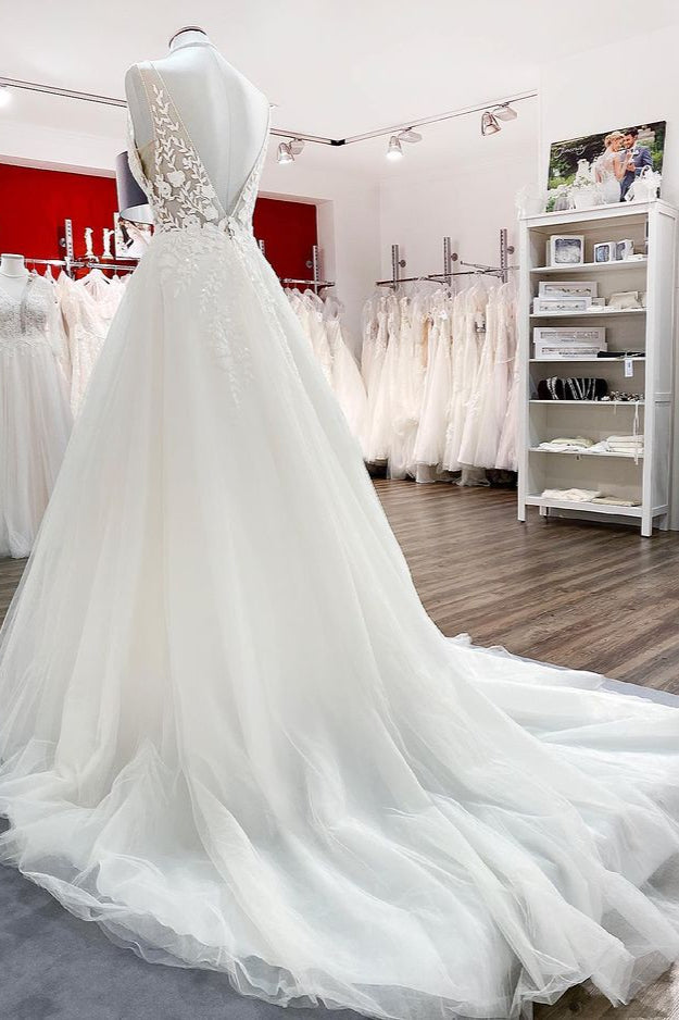 Elegantes, langes Brautkleid in A-Linie mit offenem Rücken und Tüllspitze mit V-Ausschnitt