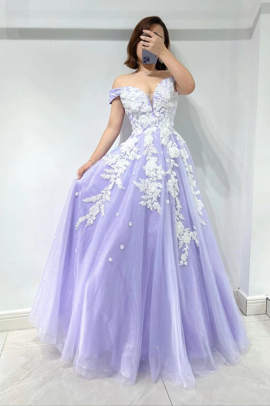 Erstaunliches lilafarbenes herzförmiges, schulterfreies Tüll-Abendkleid mit Applikationen
