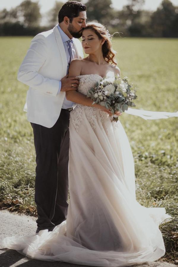 Langes, schulterfreies Boho-Brautkleid in A-Linie mit Spitze und Tüll
