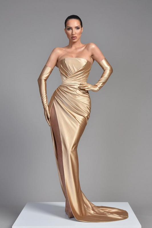 Champagner-Abendkleid, halbe Ärmel, schulterfrei, mit plissiertem Schlitz
