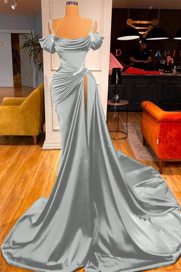 Dunkelgrünes, schulterfreies Ballkleid mit langem Schlitz
