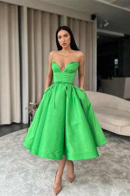 Grünes herzförmiges kurzes Abendkleid in A-Linie mit Taschen