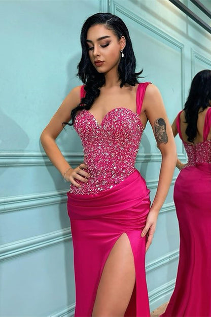 Fuchsiafarbenes Meerjungfrau-Abschlussballkleid mit Trägern und Schlitz
