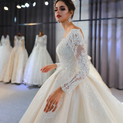 Elegantes, rückenfreies, langärmliges Brautkleid in A-Linie mit Herzausschnitt und Applikationen aus Spitze und Pailletten