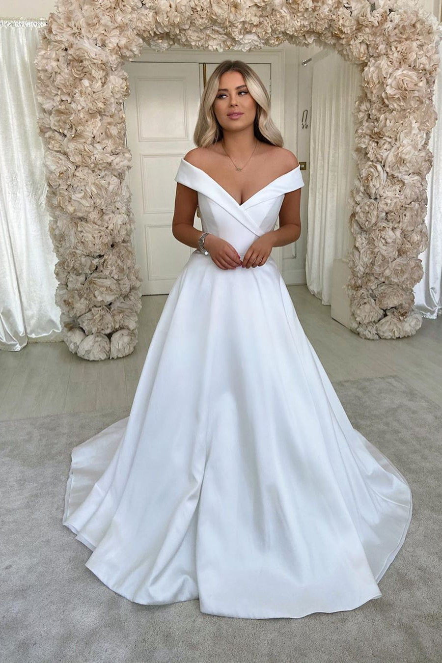 Langes, schulterfreies, rückenfreies Brautkleid mit Herzausschnitt und A-Linie