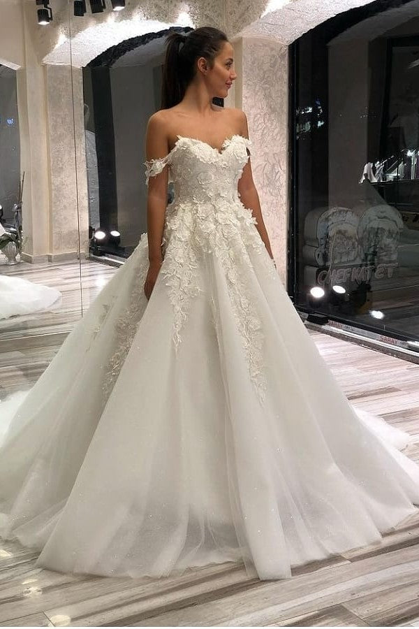 Schulterfreies Brautkleid in A-Linie mit Herzausschnitt und Spitzenapplikationen