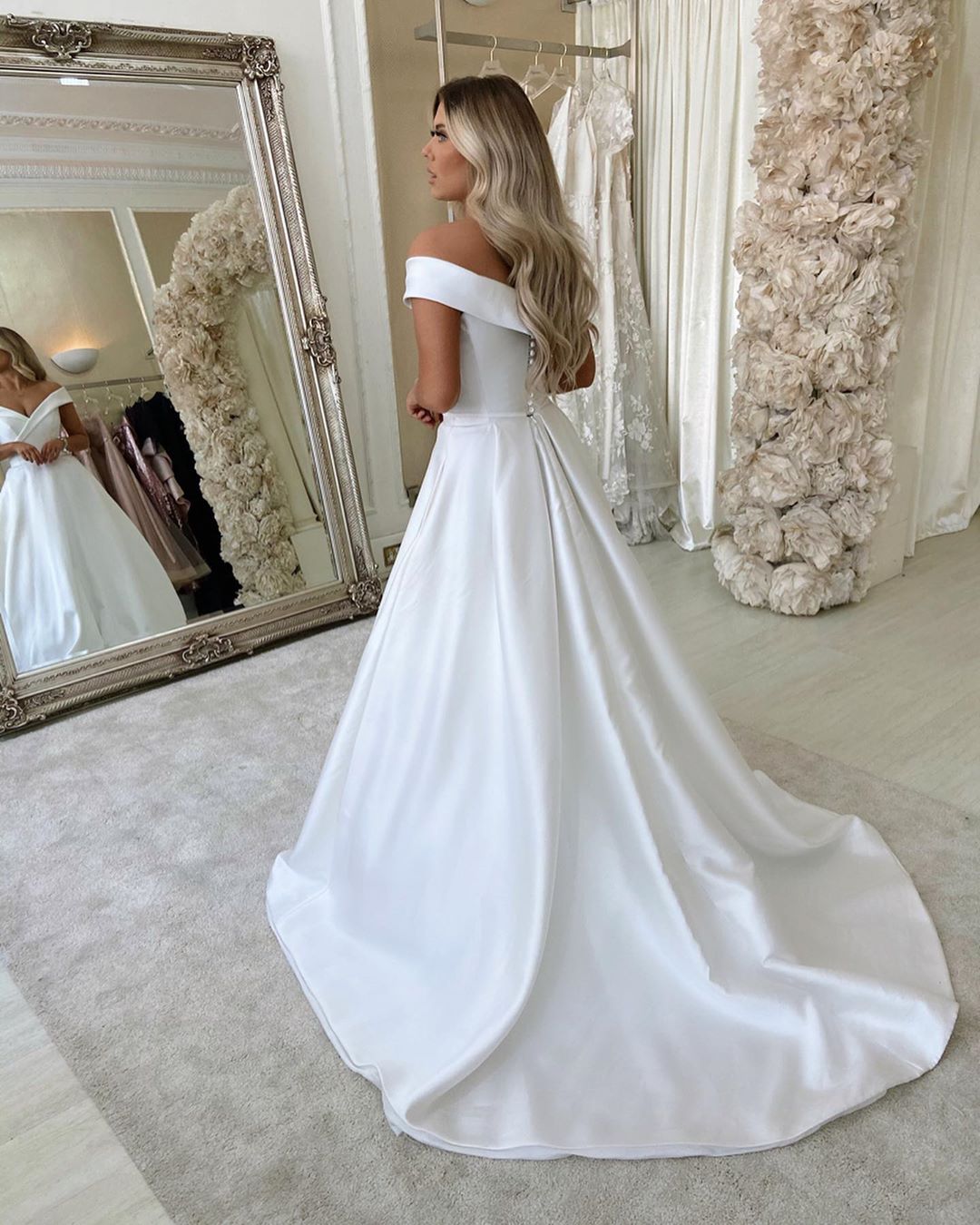 Langes, schulterfreies, rückenfreies Brautkleid mit Herzausschnitt und A-Linie