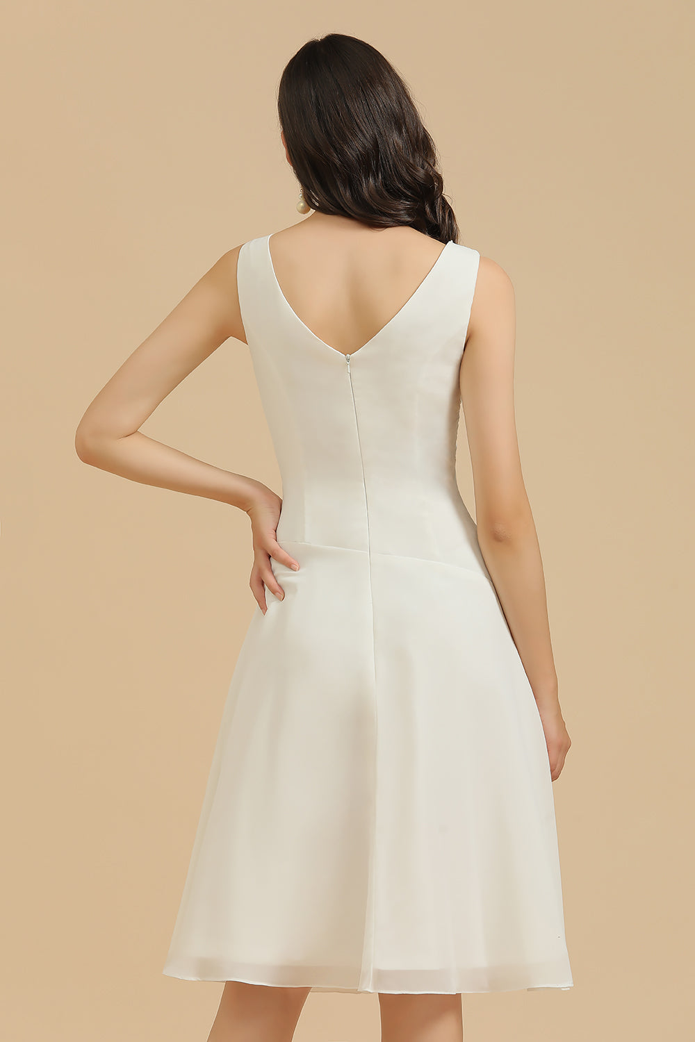 Babyonlinedress.de bietet Große Ausschwal von Schlichtes Brautjungfernkleider Weiß online. Kurze Kleider Für Brautjungfern mit hocher Qualität bekommen.
