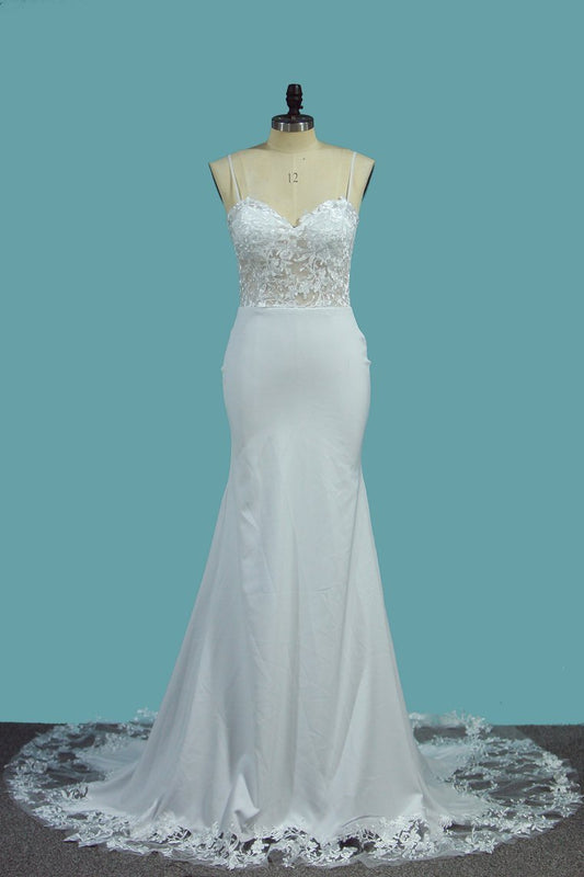 Brautkleid im Meerjungfrau-Stil mit Spaghettiträgern und Spitze