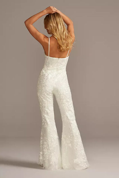 Overall mit Blumen-Overlay, ausgestelltem Bein und bedruckter Spitze in Weiß
