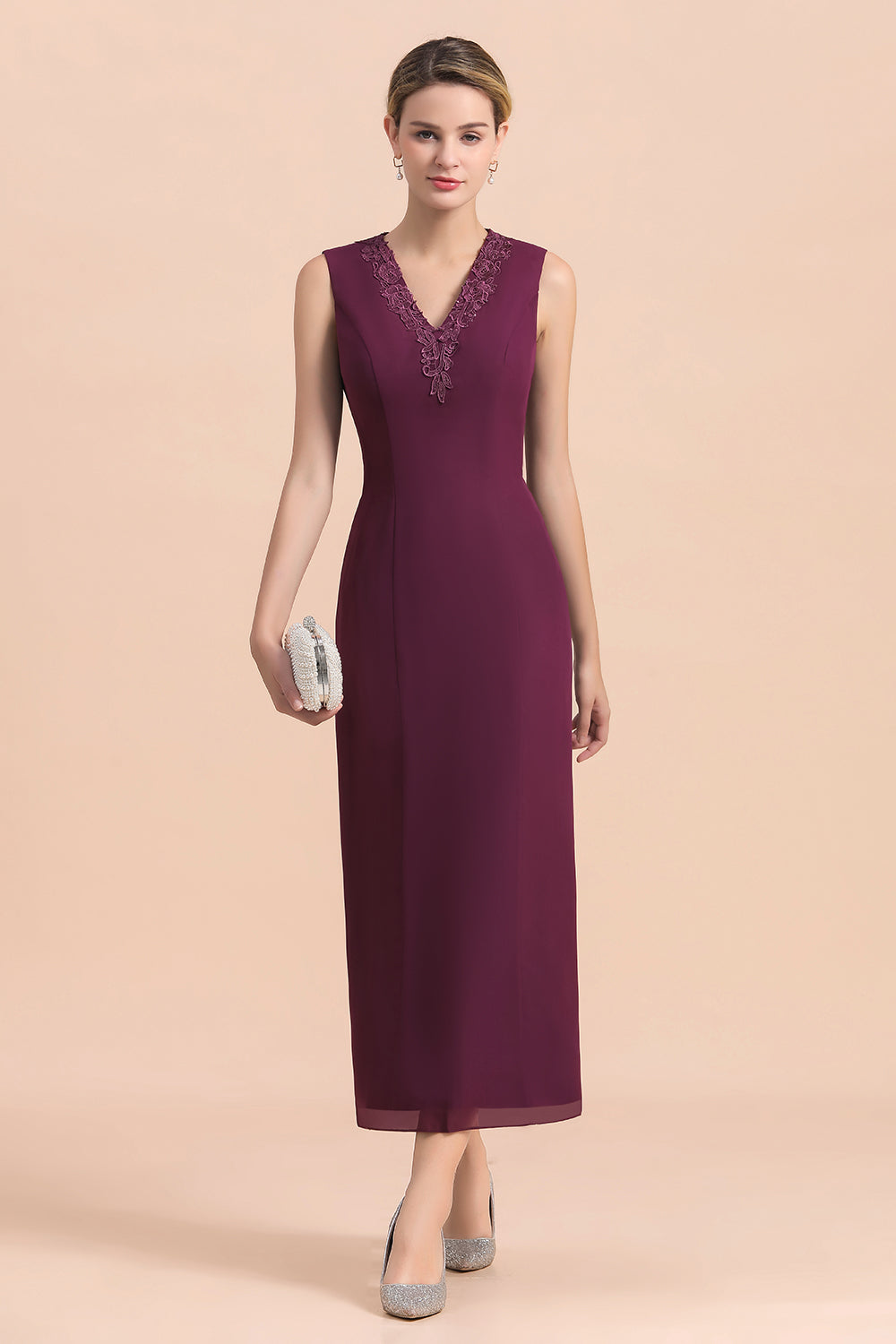 Kaufen Sie online bei babyonlinedress.de Kurze Brautmutterkleider Mit Bolero. Chiffon Kleider Für Brautmutter mit hocher Qualität bekommen.