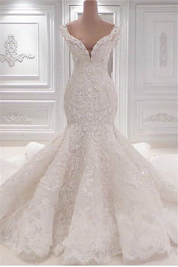 Bodenlanges Meerjungfrau-Brautkleid mit V-Ausschnitt, Rüschen und Spitzenapplikationen