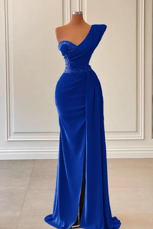 Salbeifarbenes One-Shoulder-Schlitz-Meerjungfrau-Abschlussballkleid mit Perlen