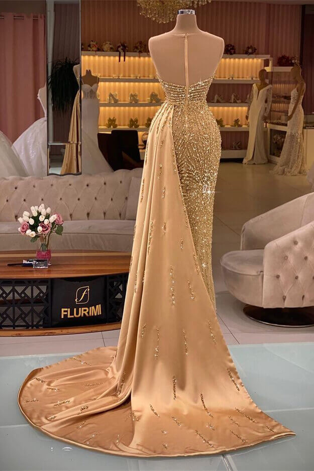 Atemberaubendes goldenes, ärmelloses Meerjungfrau-Abendkleid mit Rüschen und Strasssteinen