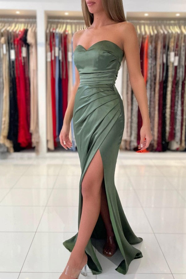 Ärmelloses, herzförmiges Abendkleid im Meerjungfrau-Stil mit Schlitz