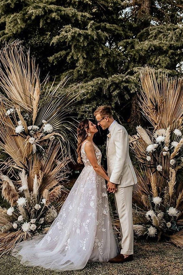 Boho-Brautkleid in A-Linie mit Trägern, V-Ausschnitt und Applikationen