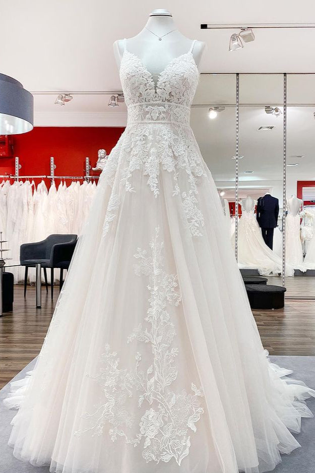 Langes Brautkleid, A-Linie, V-Ausschnitt, ärmellos, rückenfrei, mit Rüschen, Tüllapplikationen und Spitze