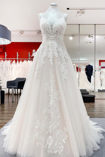Langes Brautkleid, A-Linie, V-Ausschnitt, ärmellos, rückenfrei, mit Rüschen, Tüllapplikationen und Spitze