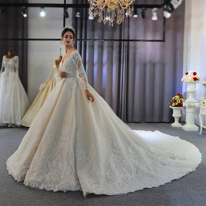 Elegantes, rückenfreies, langärmliges Brautkleid in A-Linie mit Herzausschnitt und Applikationen aus Spitze und Pailletten