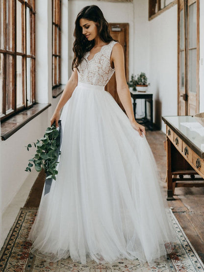 Ärmelloses Spitzen-Boho-Hochzeitskleid