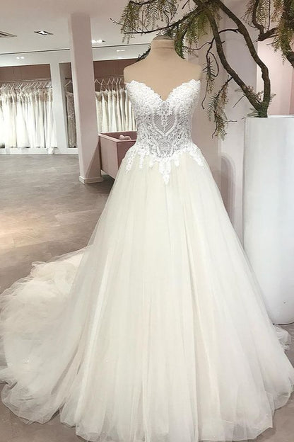 A-Linie, herzförmiges, rückenfreies, bodenlanges Brautkleid aus Spitze mit Tüllapplikationen