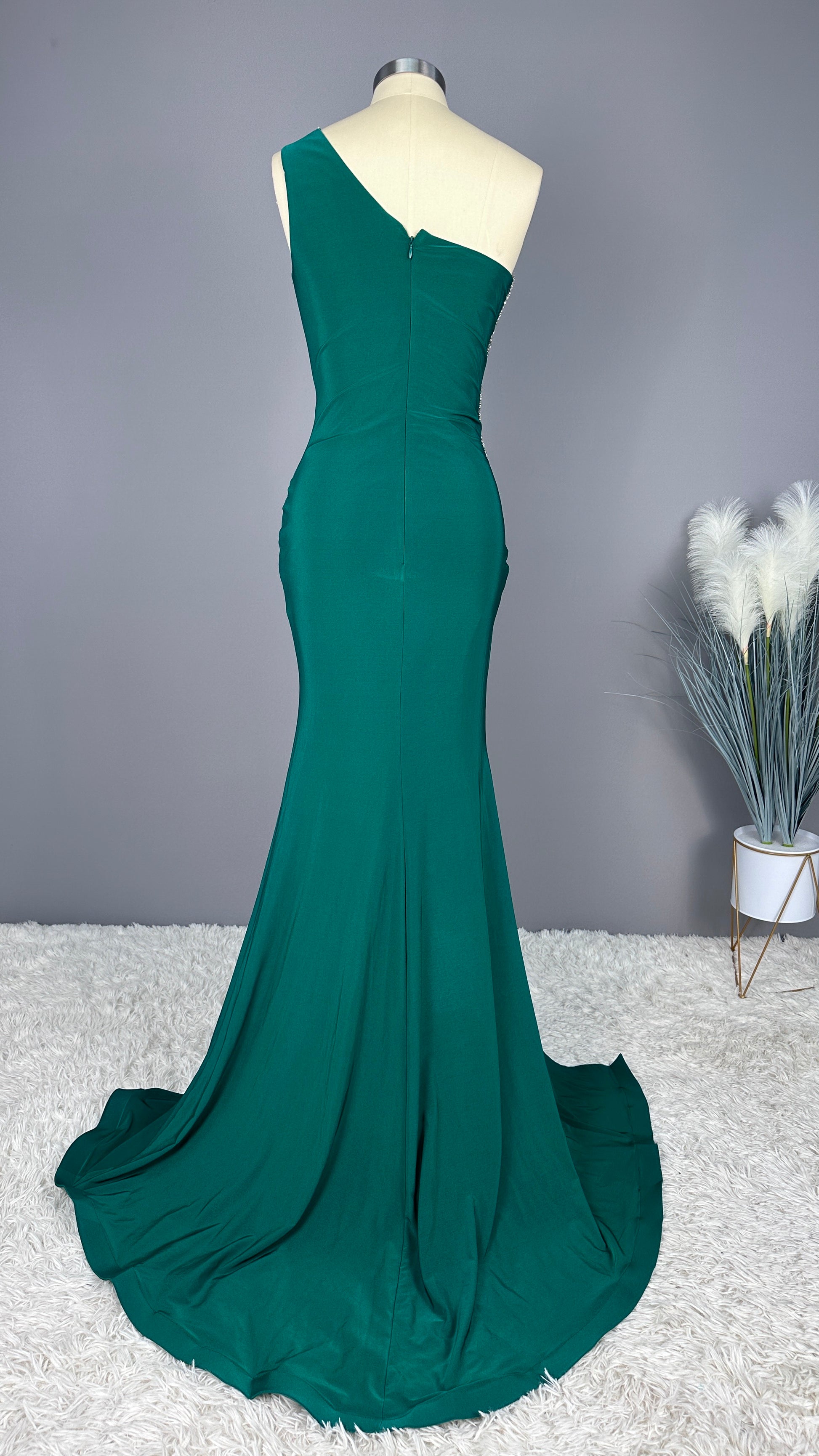Abendkleid lang, smaragdgrün, ärmellos, One-Shoulder-Applikationen