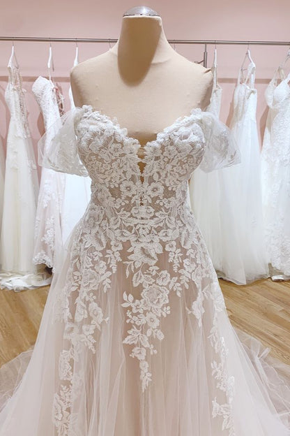 A-Linien-Hochzeitskleid mit schulterfreier Schleppe und herzförmigem, rückenfreiem Tüll