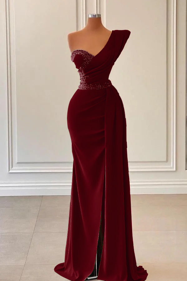 Salbeifarbenes One-Shoulder-Schlitz-Meerjungfrau-Abschlussballkleid mit Perlen