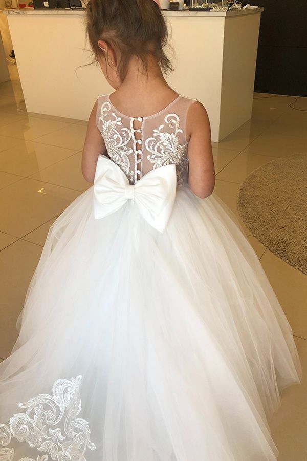 Kauden Sie Wunderschöne Blumenmädchenkleider Elfenbein online bei babyonlinedress.de. Kinder Hochzeitskleider für Sie maß geschneidert bekommen.