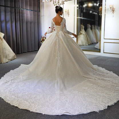 Elegantes, rückenfreies, langärmliges Brautkleid in A-Linie mit Herzausschnitt und Applikationen aus Spitze und Pailletten