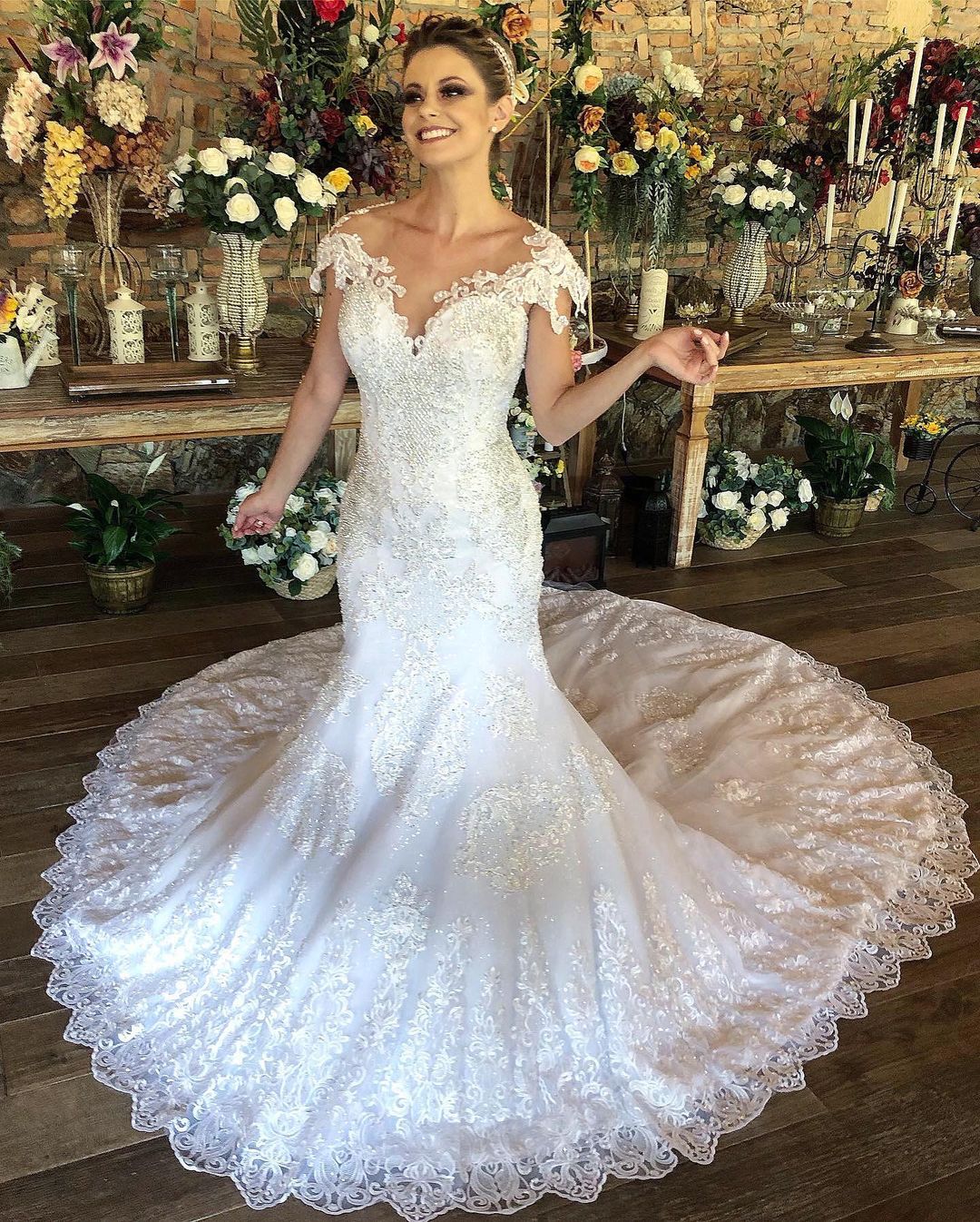Bezauberndes, langes, herzförmiges Brautkleid im Meerjungfrau-Stil mit Flügelärmeln und Spitze