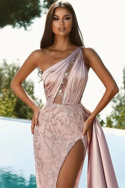 Elegantes rosa One-Shoulder-Abschlussballkleid im Meerjungfrau-Stil mit Perlen und Schlitz