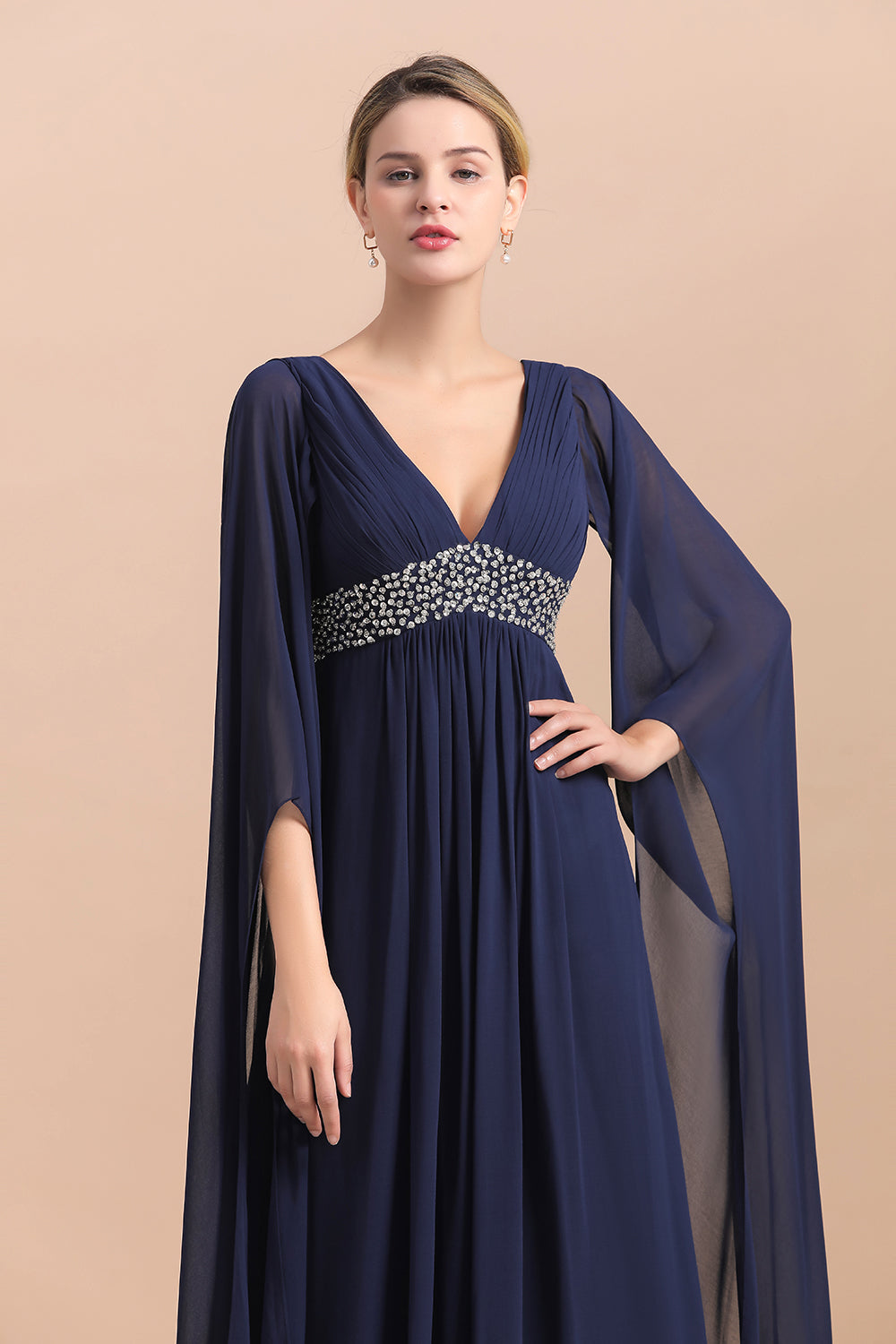 Suchen Sie Elegante Brautmutterkleider Dunkel Blau online bei babyonlinedress.de. Hochzeitspartykleider Brautmutter für Sie zur Hochzeit gehen.
