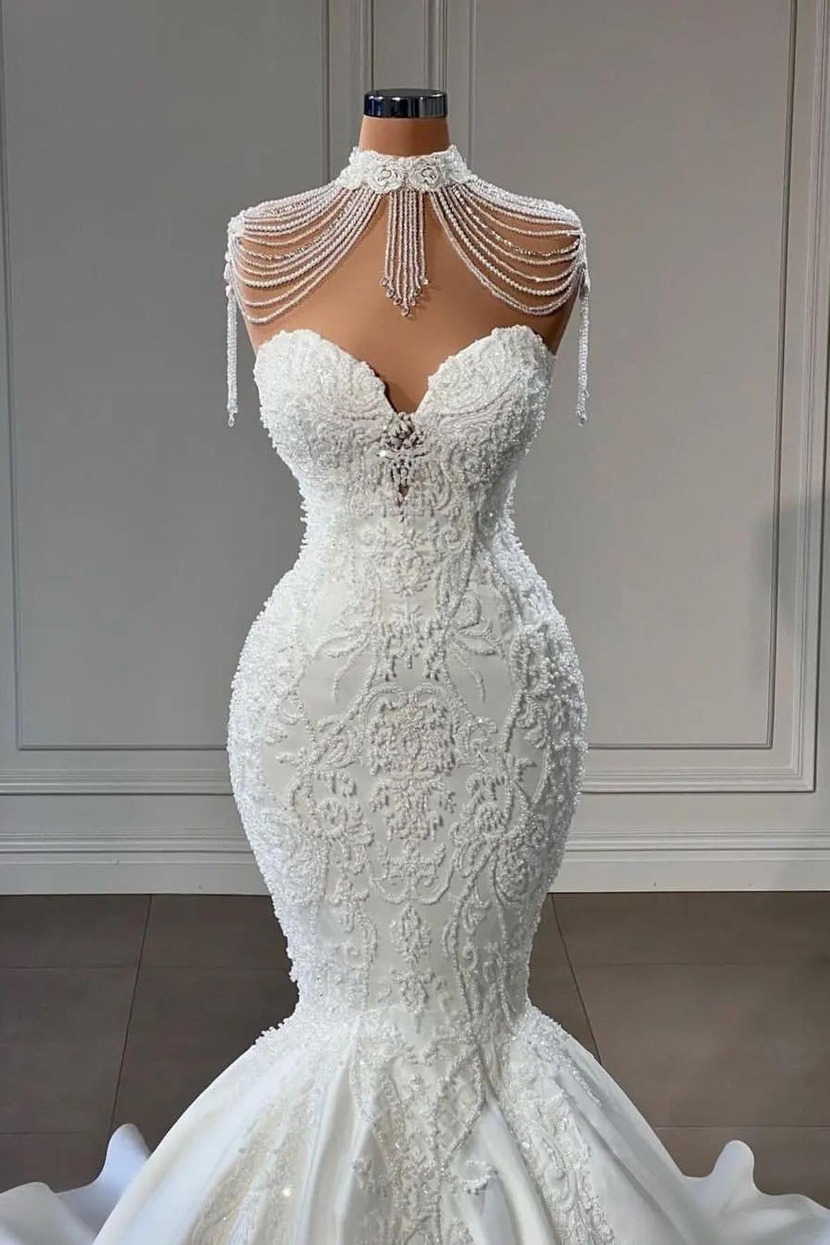 Langes Brautkleid im Meerjungfrau-Stil aus Satin mit Herzausschnitt und Spitzenapplikationen