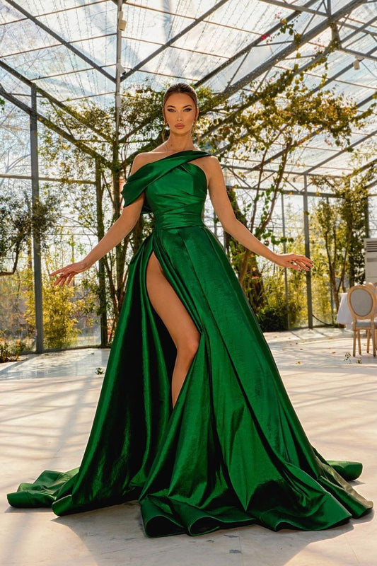 Charmantes Abendkleid in Grün, ärmellos, bodenlang, mit hohem Schlitz | Ovlias